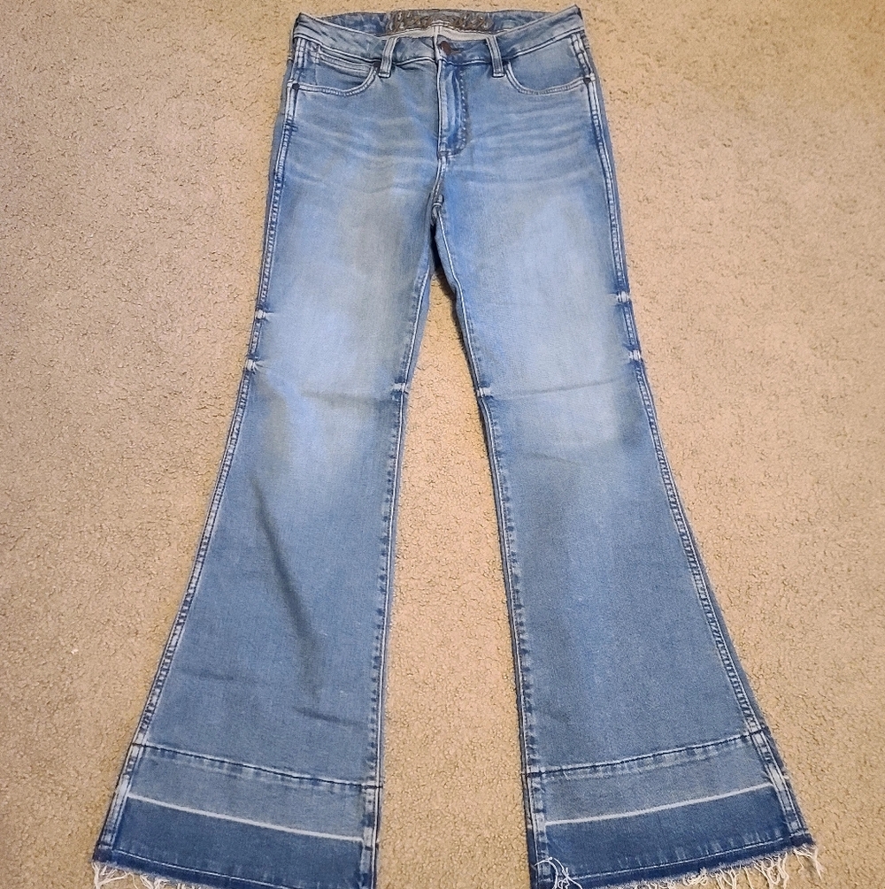 Women's 27X30, Wrangler High Rise Trouser Flare Blue Medium Light Washed Jeans